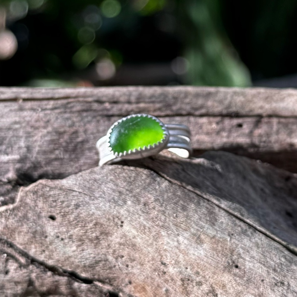 Lime green sea glass sterling & fine silver thick band - Picture 2 of 4